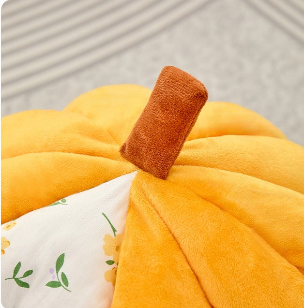 Pumpkin-Shaped Plush Pet House for Cats & Small Dogs 🎃🐾